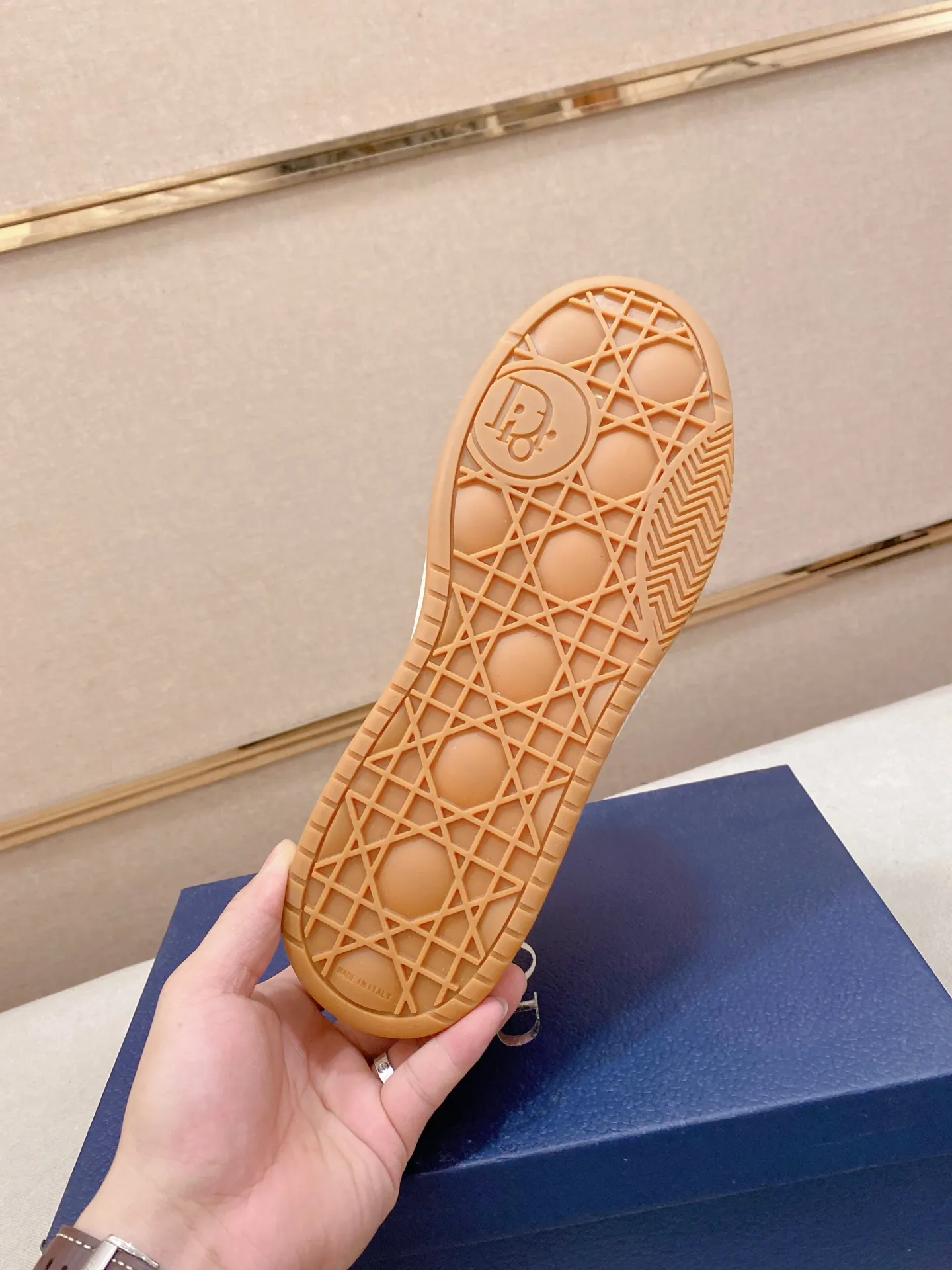 Men's shoes 💰: 400💰 [Dior·Dior] New casual sports style men's shoes, new spring and summer design, perfect workmanship, lace-up lazy style to create wardrobe quality, upper: imported cowhide, sheepskin lining is soft and comfortable, ultra-light TPU wear-resistant outsole, simple, versatile fashion men's shoes, excellent color code number 38--44. (Can be customized for 45 non-refundable)